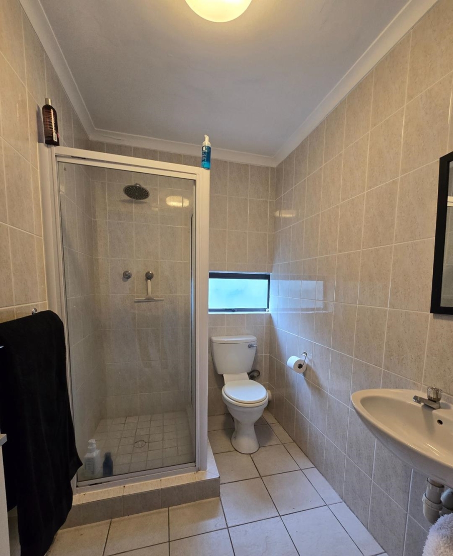 To Let 2 Bedroom Property for Rent in Vredehoek Western Cape